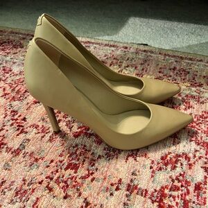Sam Edelman Hazel Pointed Toe Pump - Soft Beige Leather size 7.5